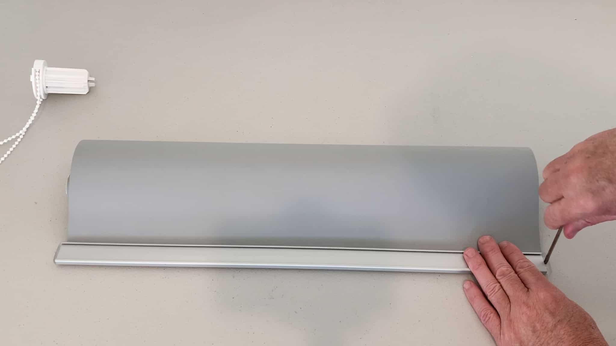 change roller blind roll direction